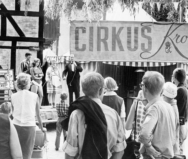 Cirkus Krone i den gamle by med lille telt i 1969